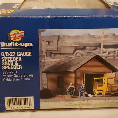 NIB Train Buildings and More! (T2-KD)
