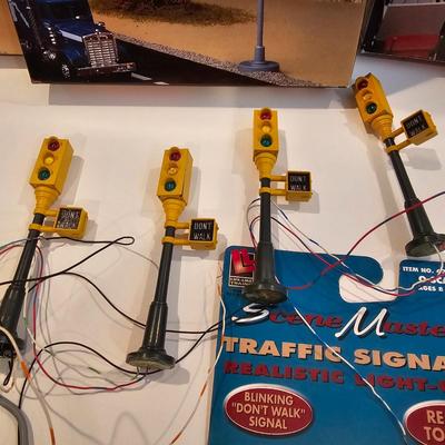 Assorted Operating Highway Lights & More (T2-JS)