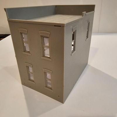 Three Scenic O Gauge Buildings (T2-JS)