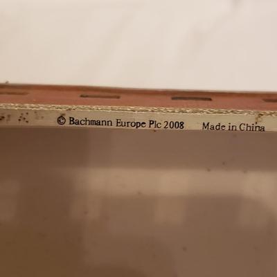 Bachmann Europe, Heritage Village/Department 56 (T2-KD)