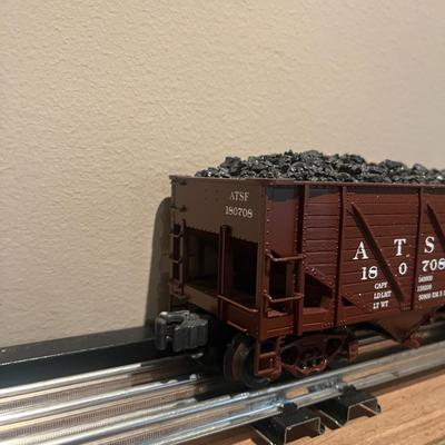 Lionel P & LE Offset Die Cast Hopper & Four K-Line 2 Bay Outside Braced Hopper (T2-MG)