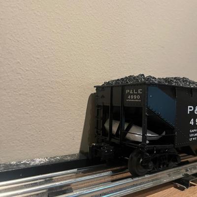 Lionel P & LE Offset Die Cast Hopper & Four K-Line 2 Bay Outside Braced Hopper (T2-MG)
