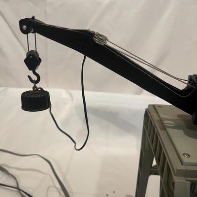 Lionel Triple Action Magnet Crane & Lionel Gantry Crane (T2-MG)