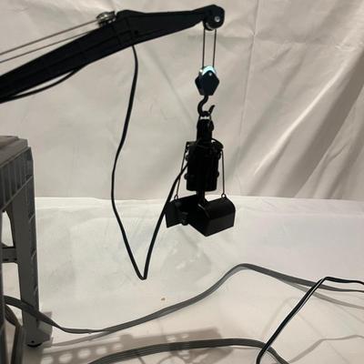 Lionel Triple Action Magnet Crane & Lionel Gantry Crane (T2-MG)