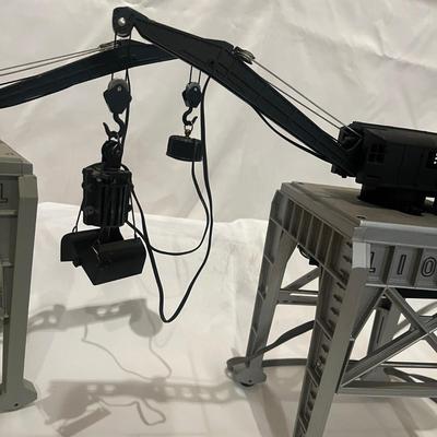 Lionel Triple Action Magnet Crane & Lionel Gantry Crane (T2-MG)
