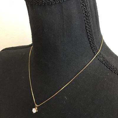 Beautiful vintage . Crystal pendant necklace.