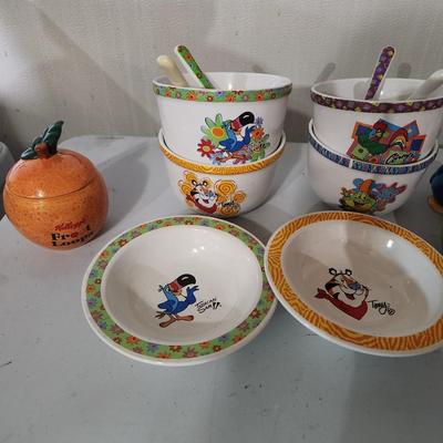Sale Photo Thumbnail #206: Vintage Kelloggs Ceral bowl set Fruit loops, Frosted Flakes and  Corn Flakes.
Will receive all items pictured. All in great condition and packaged well.

Cream and sugar plus other cool extras.