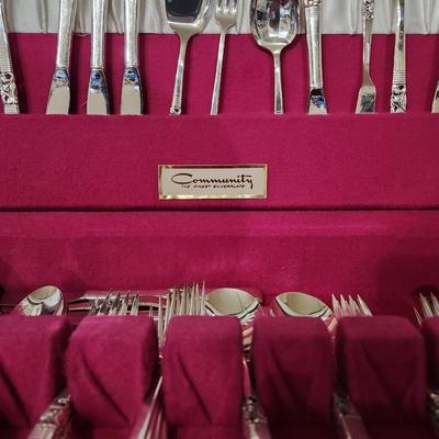 Sale Photo Thumbnail #208: Vintage Set of Oneida Community Silver Plate Coronation Silverware with Box

Will receive everything pictured