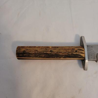Two Large Vintage Hunting Knives (FE-EL)