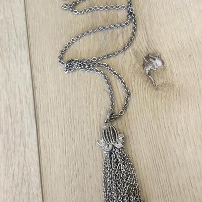 Beautiful vintage, Monet, silver toned, tulip, tassel necklace