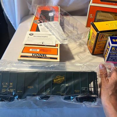 Milwaukee Road, Chicago & North Western O Scale Hoppers, Cabooses & More (LR-RG)