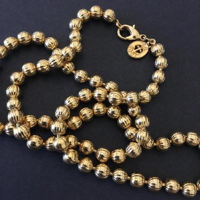 Beautiful vintage JG Hook gold tone Metal bead necklace. Very good condition.