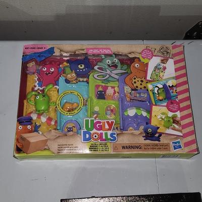Sale Photo Thumbnail #221: Ugly Dolls Uglyville Unfolded Main Street New In Box