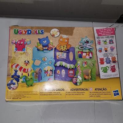 Sale Photo Thumbnail #222: Ugly Dolls Uglyville Unfolded Main Street New In Box