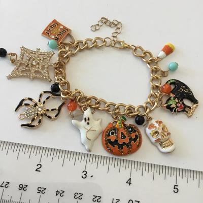 Super cute Halloween charm bracelet Gold toned
