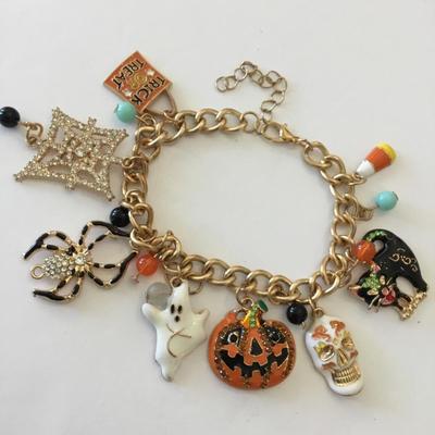 Super cute Halloween charm bracelet Gold toned
