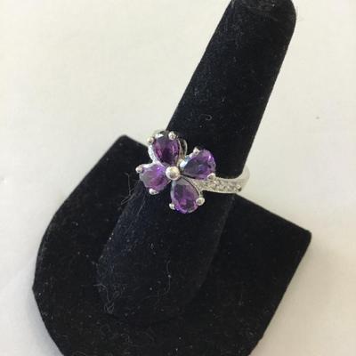 Beautiful crystal flower ring very nice