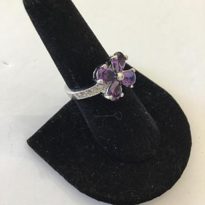 Beautiful crystal flower ring very nice