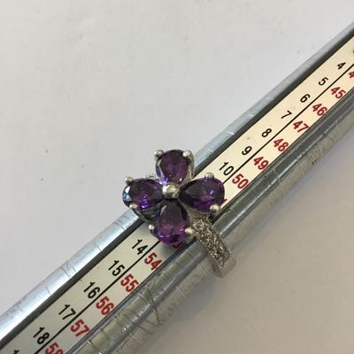 Beautiful crystal flower ring very nice