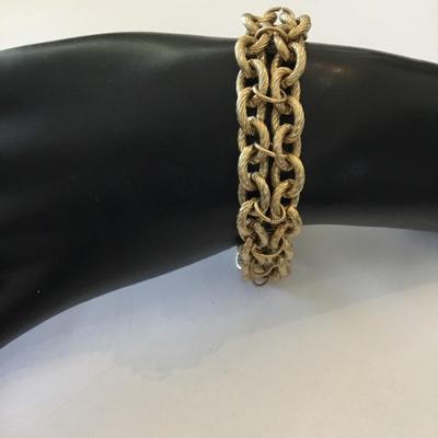 Beautiful gold tone very nice vintage bracelet