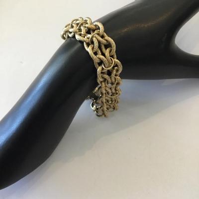 Beautiful gold tone very nice vintage bracelet