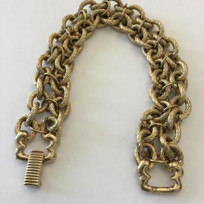 Beautiful gold tone very nice vintage bracelet