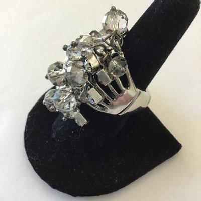 Beautiful very nice silver tone, crystal statement ring expandable adjustable