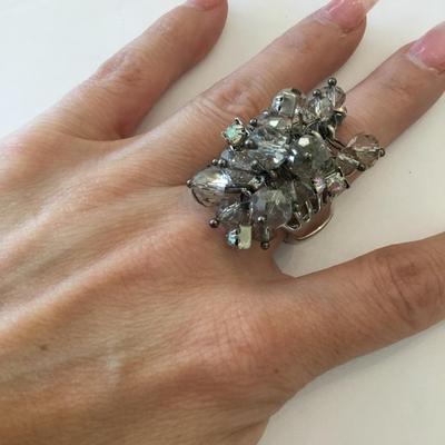 Beautiful very nice silver tone, crystal statement ring expandable adjustable