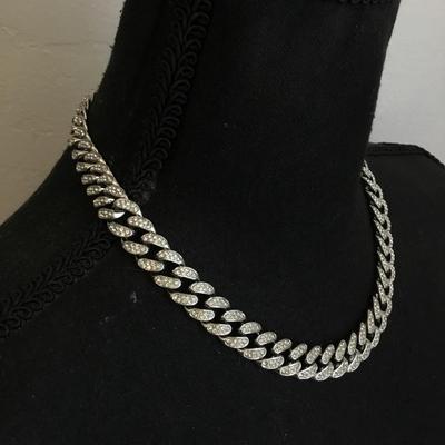 Beautiful ice Colombian chain necklace. Big chunky.