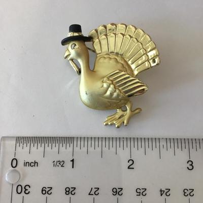 Cute vintage, Tom, the turkey, gold, toned brooch