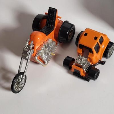 LOT 58L: Vintage Toy Cars with Matchbox Carrying Case and More