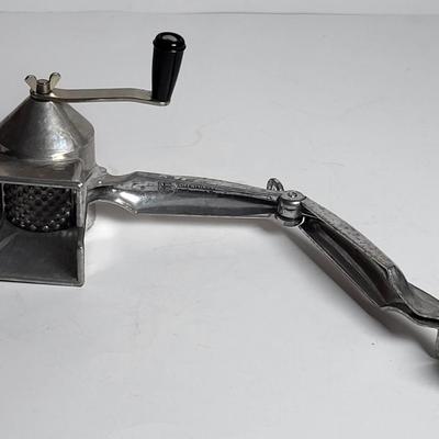 LOT 78L: Four Kitchen Items Including Black & Decker Blender, Cuisinart Food Processor and Pair of Rotary Graters