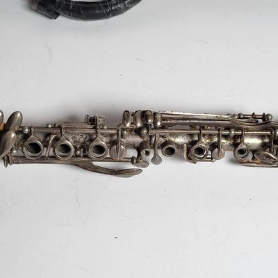 LOT 79X: Vintage Metal Clarinet with Mouth Piece and Carrying Case