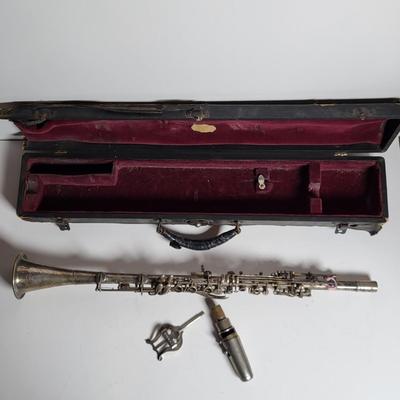LOT 79X: Vintage Metal Clarinet with Mouth Piece and Carrying Case