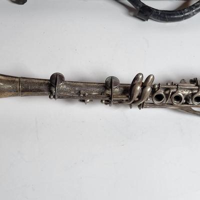 LOT 79X: Vintage Metal Clarinet with Mouth Piece and Carrying Case