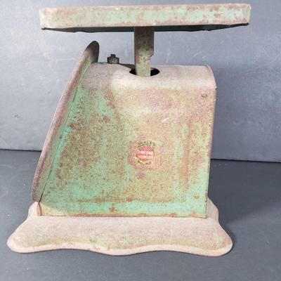 LOT 82: Vintage Kitchen Scale & Coffee Grinder
