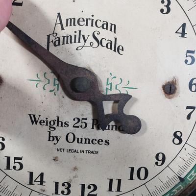 LOT 82: Vintage Kitchen Scale & Coffee Grinder
