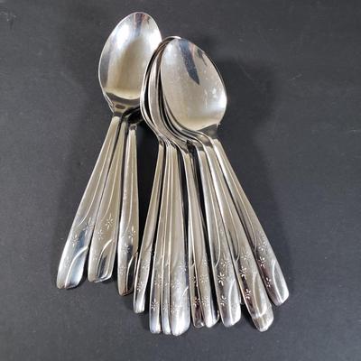 LOT 86: Thor Starlet Starburst Pattern Flatware Stainless Steel