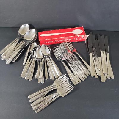 LOT 86: Thor Starlet Starburst Pattern Flatware Stainless Steel
