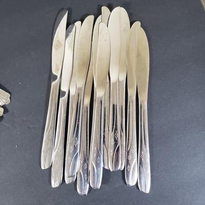 LOT 86: Thor Starlet Starburst Pattern Flatware Stainless Steel