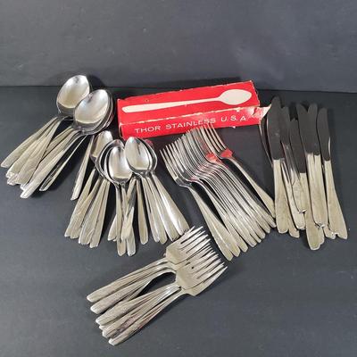 LOT 86: Thor Starlet Starburst Pattern Flatware Stainless Steel