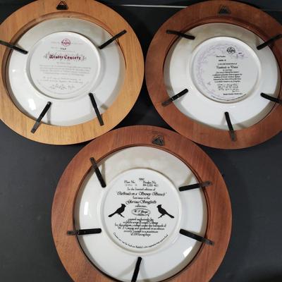 LOT 88X: Collection of Cardinal Themed Collector's Plates Ready to Hang