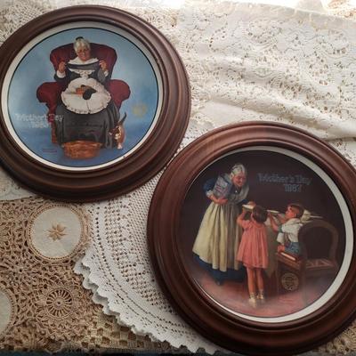 LOT 89X: Beautiful Crocheted Doilies with Norman Rockwell Collection