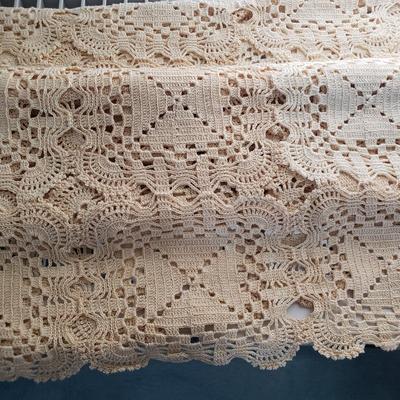 LOT 89X: Beautiful Crocheted Doilies with Norman Rockwell Collection