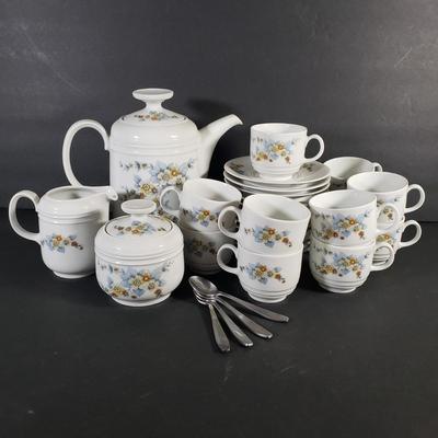 LOT 93D: Mitterteich Bavaria Germany Tea Set