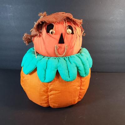 LOT 98X: Vintage Halloween Decor Assortment