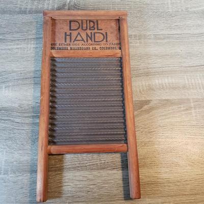 LOT 99X: Pennsylvania Dutch Wall Decor, Washboard, Rug Beater, Basket Collection