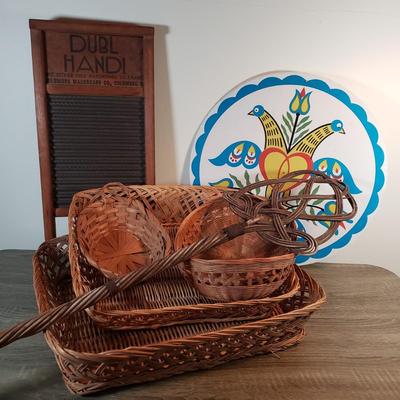 LOT 99X: Pennsylvania Dutch Wall Decor, Washboard, Rug Beater, Basket Collection