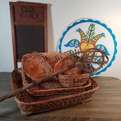 LOT 99X: Pennsylvania Dutch Wall Decor, Washboard, Rug Beater, Basket Collection