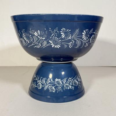 LOT 106D: 1960s MCM Inland Glass Around the Clock Atomic Snowflake Casserole Dish w/ Collection of Pyrex & More: Gold Pinecone...